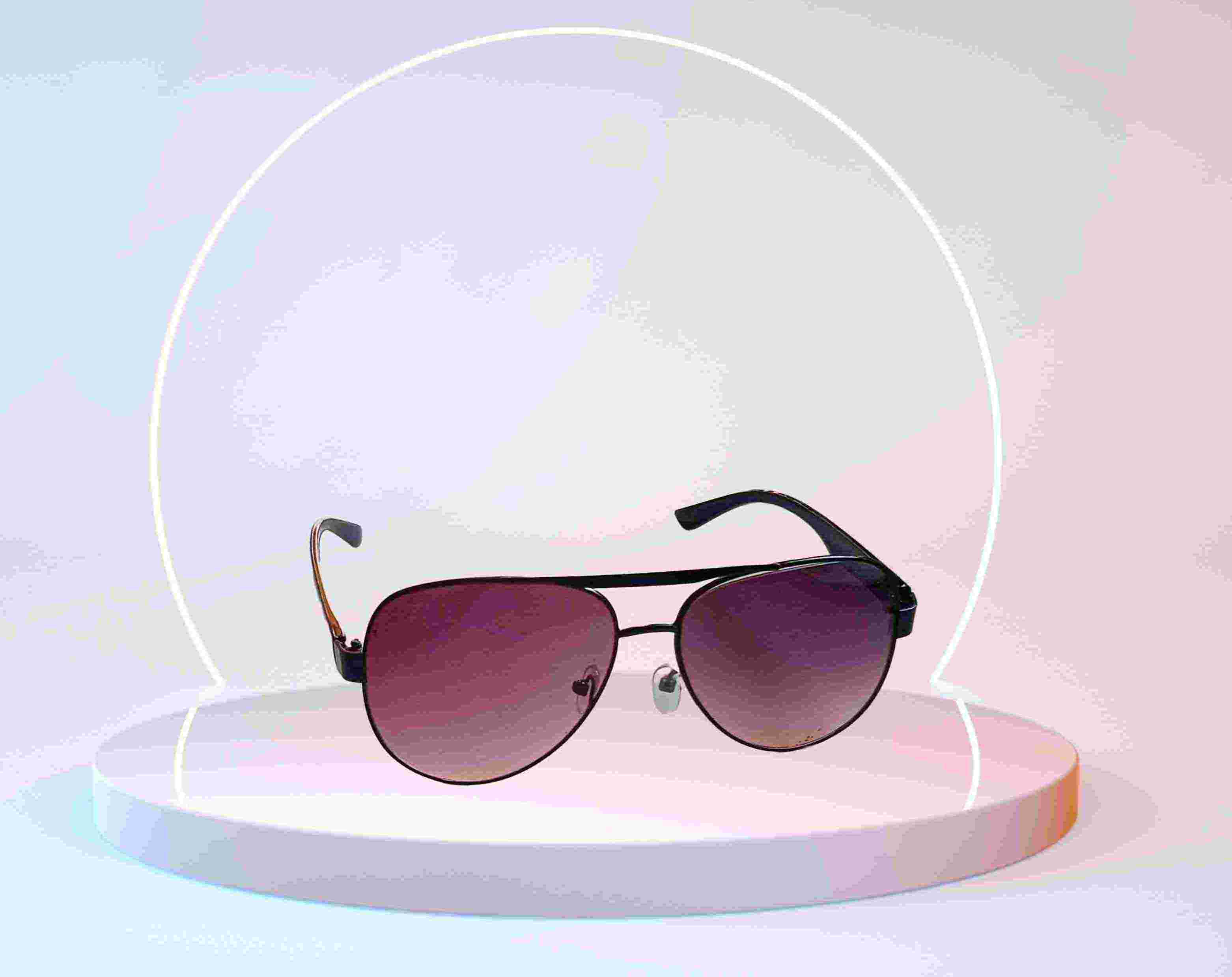 Stylish Aviator Sunglasses – With UV Protection